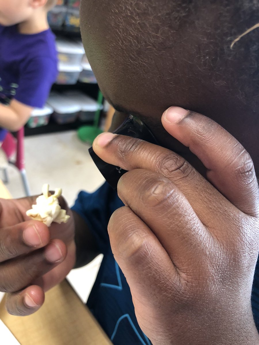 gholbrook6037's tweet photo. A delicious way to learn about our five senses in first grade! #jtsdnixa #STEAMazing #sensemaking https://t.co/oxUOmqXEki