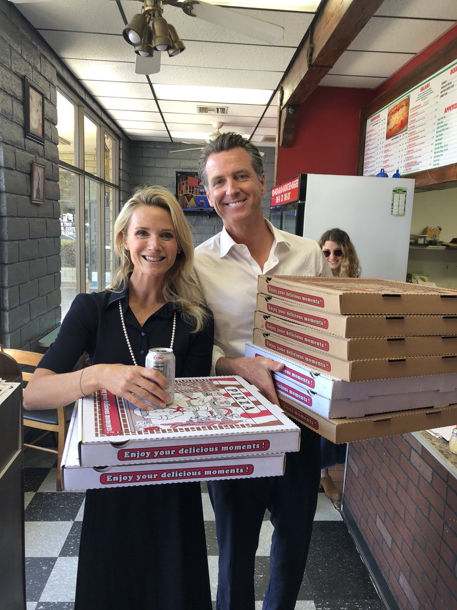 GavinNewsom's tweet image. On our way and bringing some pizzas for the @AMuratsuchi team!! 🍕🚎 #BlueCA