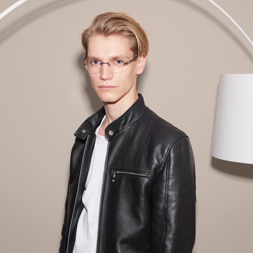 Custom-made week: Day 2 📐
Do you know what kind of technologies are being used to make custom-made eyewear? 🤔 We tell you everything here Amazing Eyewear!
👉 bit.ly/innovations-be…
📷 @gottiframes 
#amazingeyewear #eyewear #gotti #designer #optics #madetomeasure #handcrafted