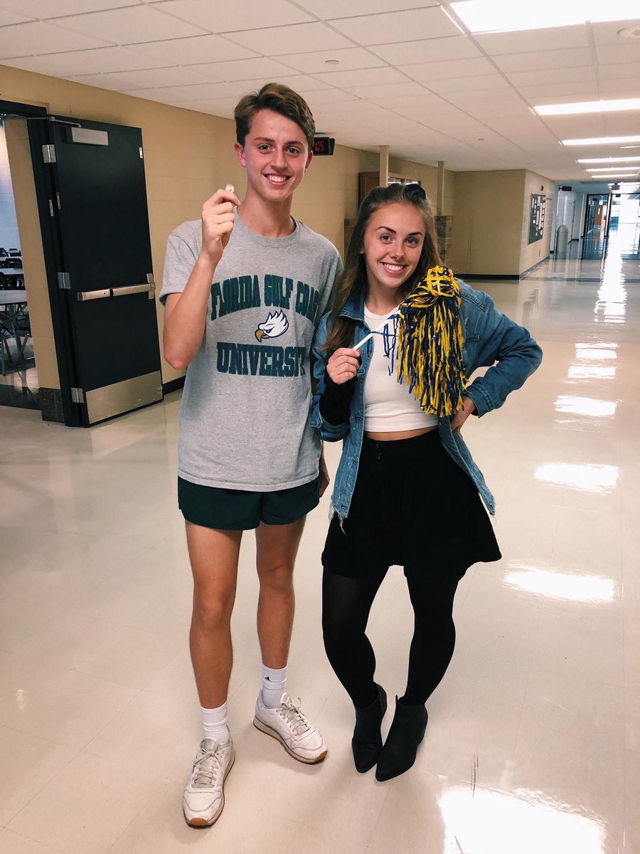 oliviaparkerrr's tweet photo. we LOVE spirit week!!! @gl_council 90s day🤩 https://t.co/eVSGMcyKvP