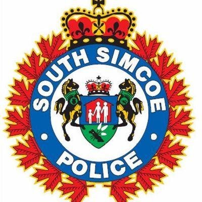 SouthSimcoePS's tweet photo. REMINDER: 7th Line in the @townofinnisfil is STILL a one-way road. We continue to receive reports of people driving the wrong way between 10 Sideroad and Yonge St. For safety's sake please stop before a tragedy happens. #wrongwaydrivers #oneway https://t.co/78WoZIgkE8