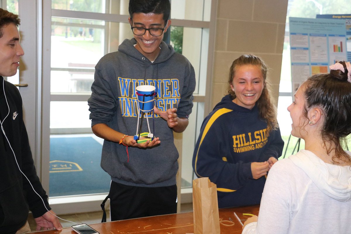 WidenerUniv's tweet image. Freshmen in the #WidenerEngineering Learning Living Community (LLC) put their engineering innovation, teamwork and speed to the test during a bridge building challenge. Full album here 👉 bit.ly/2p0HPxb