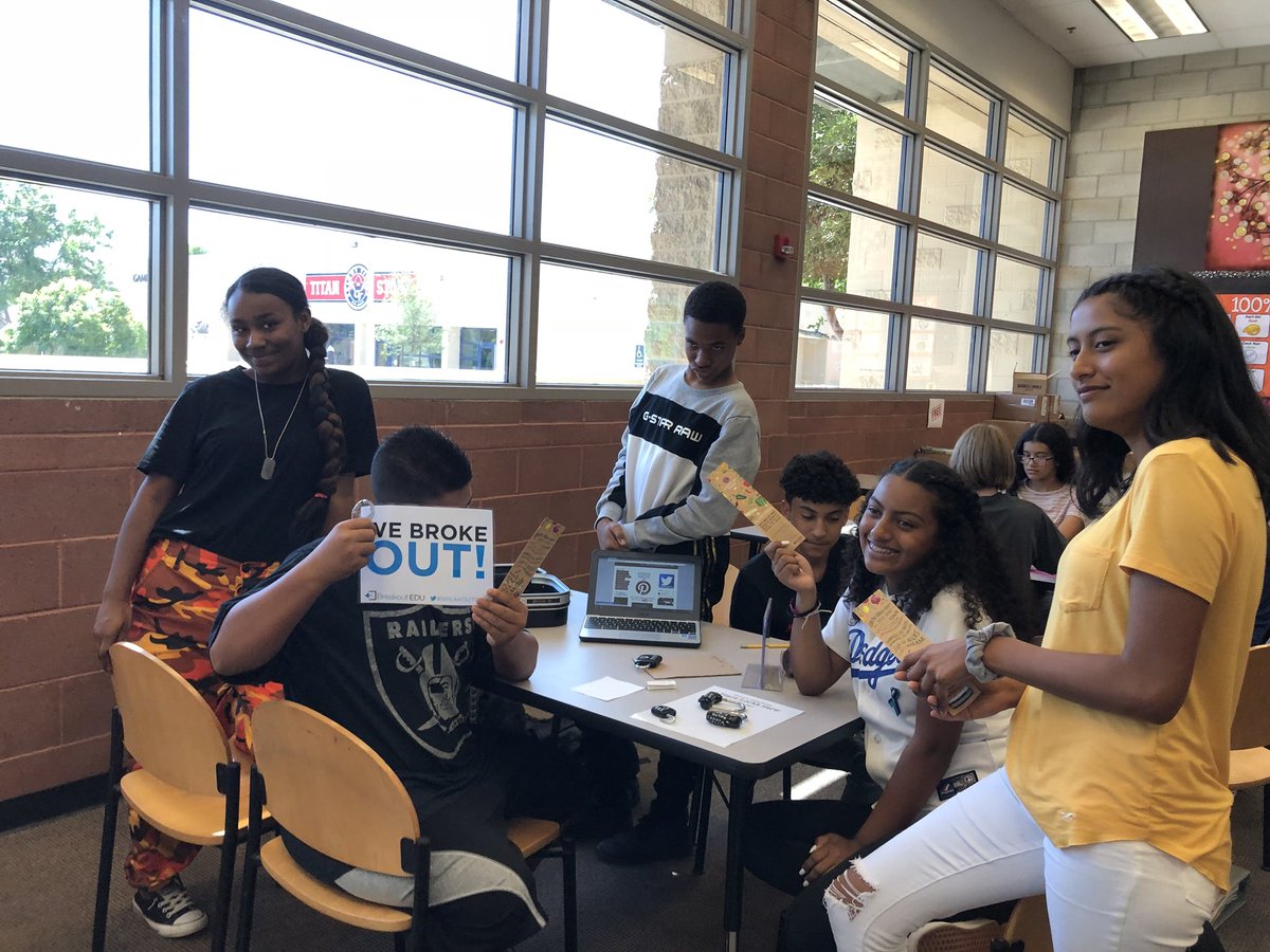 colonylibrary's tweet image. Perfect slate today with Ms. Ibarra’s students 💫✅🌟 #breakoutedu #InCOHSLibrary #libraryorientation