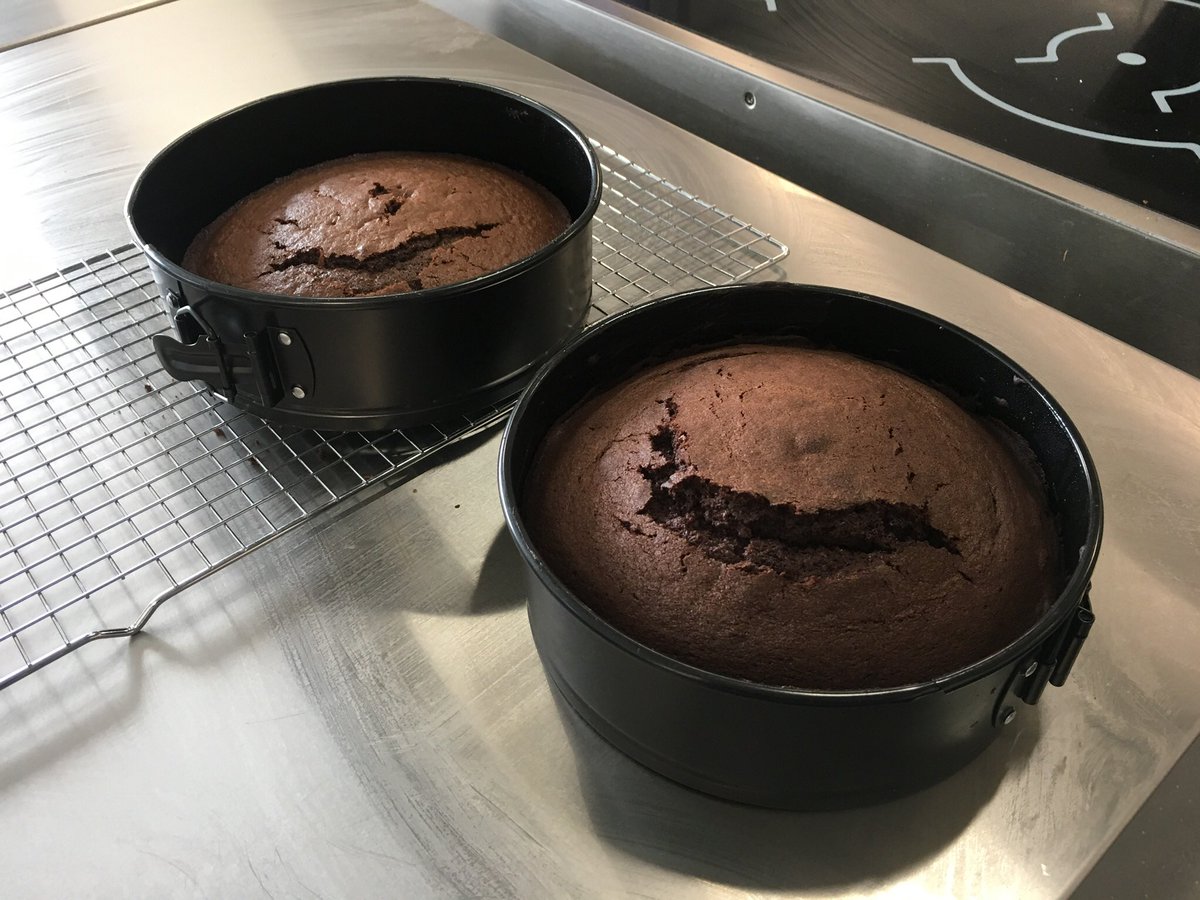 What a busy day in the kitchen <a href="/riseholmecampus/">Riseholme College</a> baking for the @LoveFoodLincs meeting this Thursday #foodstudents #studyfoodatriseholme #chef