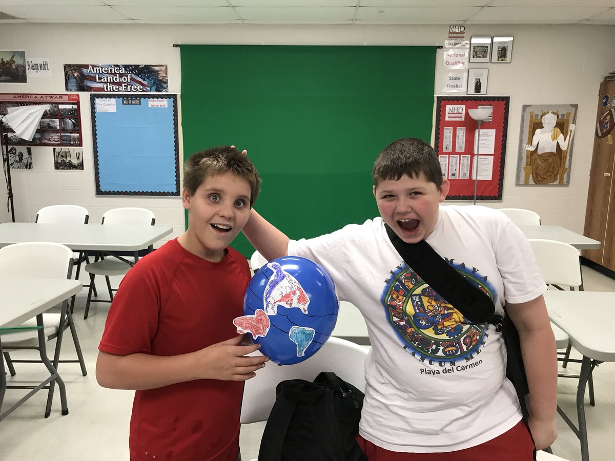 WiedmerHistory's tweet photo. Having fun while learning about globes and maps.#geography https://t.co/Sv8sZ8T9Fx