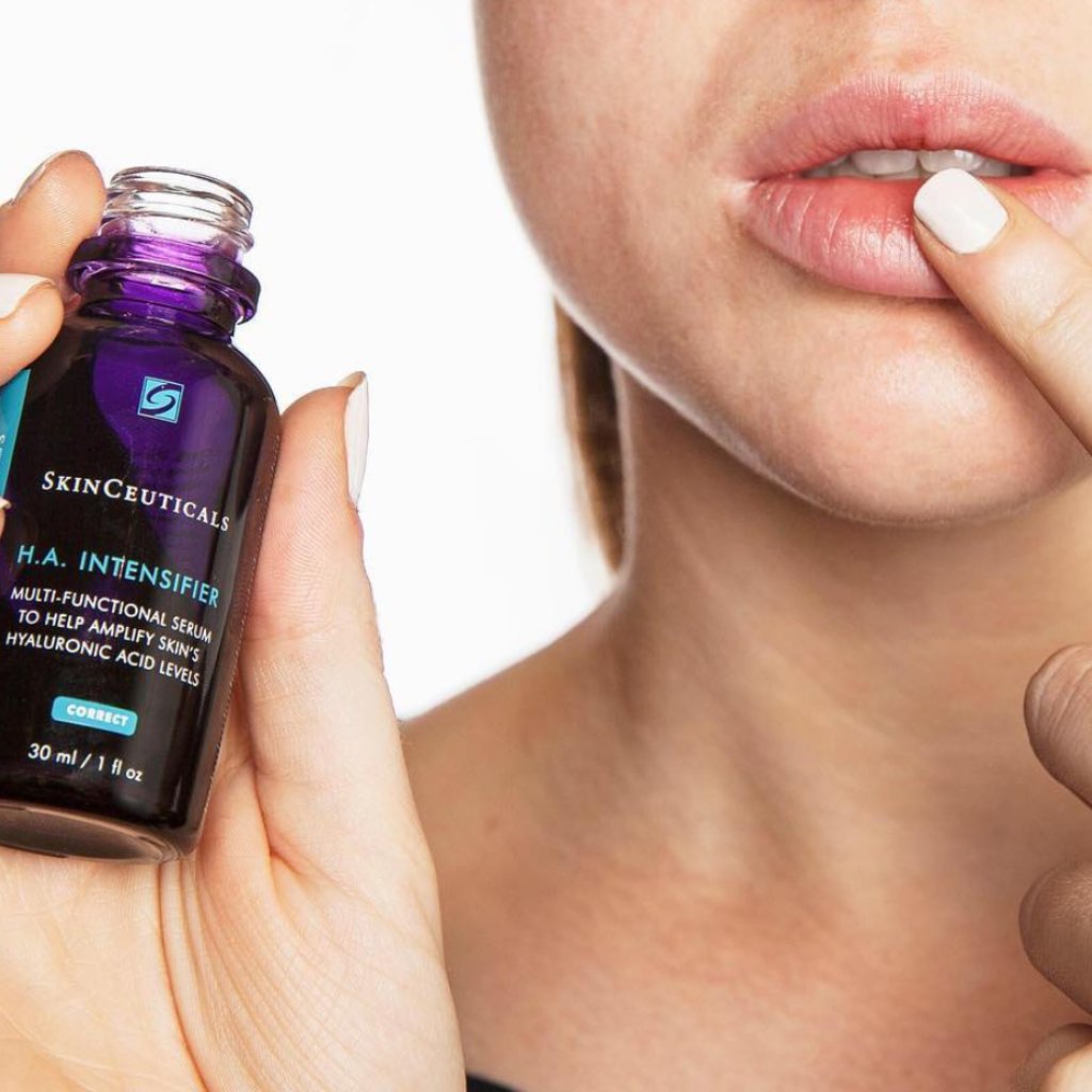 HelloSkinmart's tweet photo. #DidYouKnow? H.A. Intensifier can be used on the lips to help reveal the appearance of smoother, firmer skin for the perfect #pout 👄
repost: @SkinCeuticals
#skinmart #skincareroutine #skincaretips #skinceuticals https://t.co/Hgm38BxJ2j