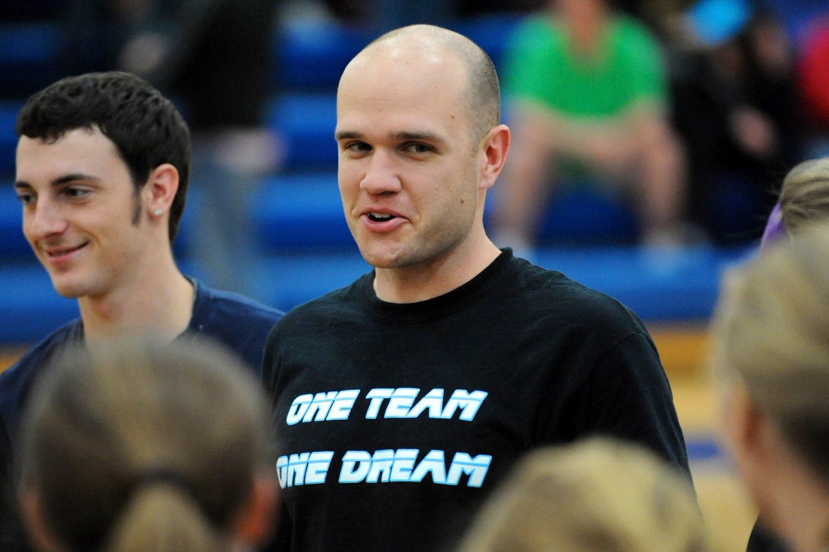 Congrats to <a href="/swchssports/">SWCHS Athletics</a> volleyball coach Greg Sayuk! Win #300. @MSHSLjohn