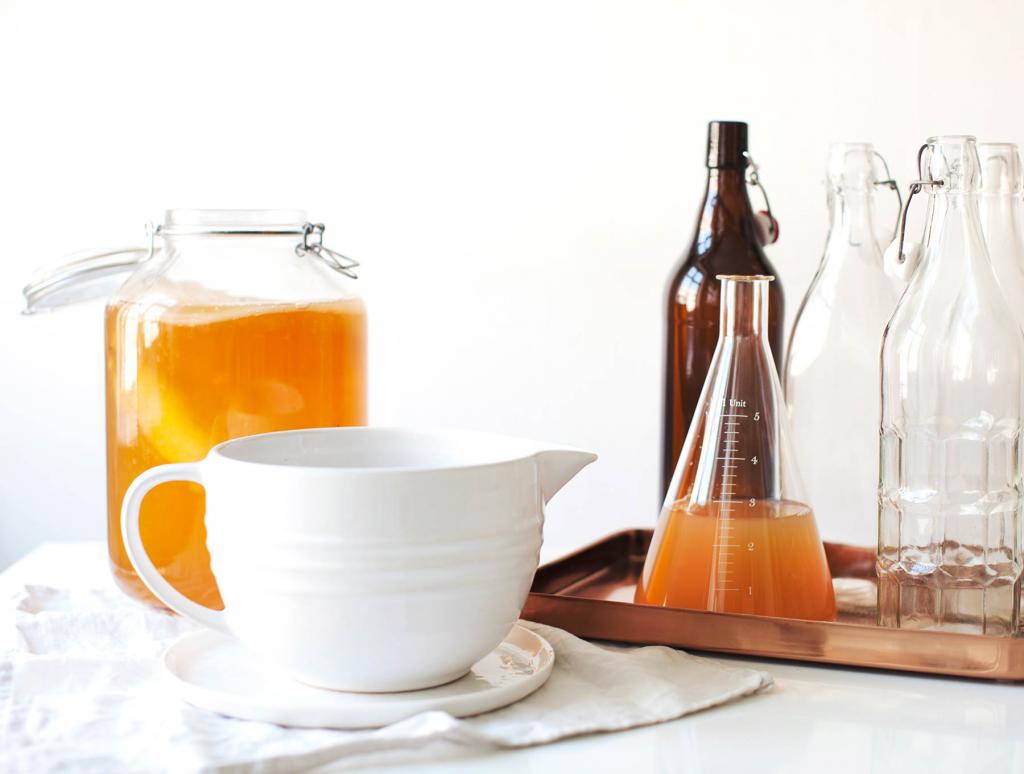 #Kombucha is a great source of #probiotics - here's how to brew your own, via <a href="/MyNewRoots/">SarahB</a> buff.ly/29YY1dm #nutrition