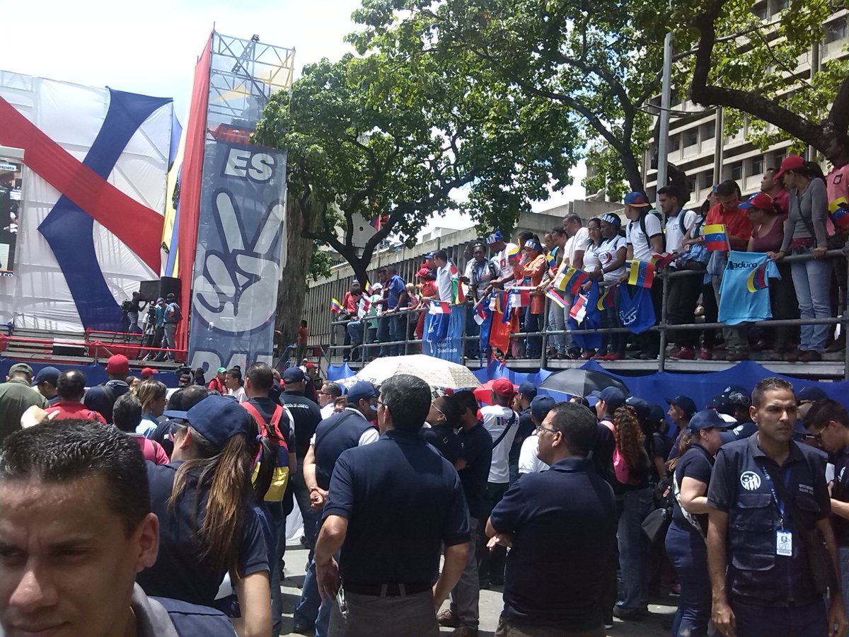 FACSTT's tweet photo. #FACSTT Activxs en La Gran Marcha Antiimperialista xq #VenezuelaSeRespeta @NicolasMaduro @dcabellor @taniapsuv @dariovivaspsuv @PartidoPSUV https://t.co/Z7E8Jqr1Gh