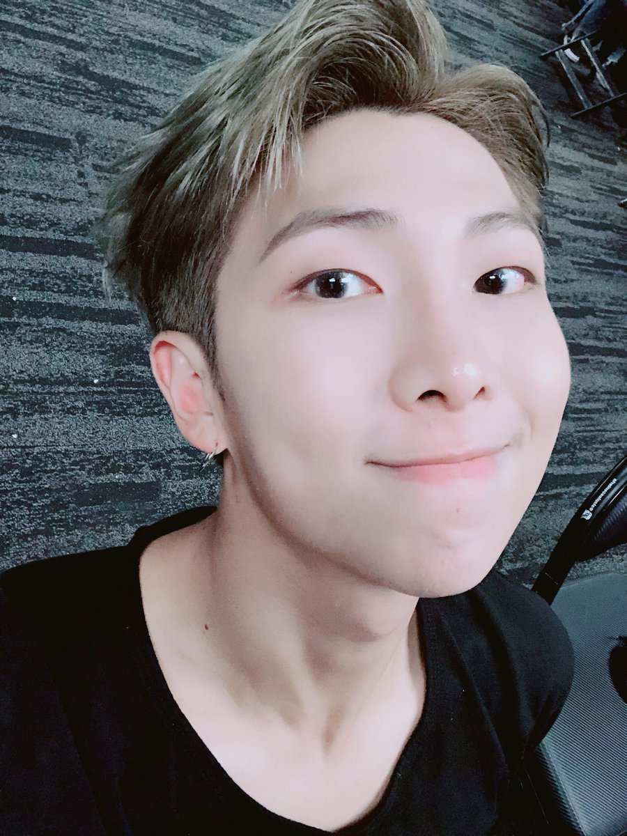 Abbie_Alison's tweet photo. @BTS_twt @bts_bighit 
HAPPY BIRTHDAY TO THE BEAT LEADER♥️♥️💕💕🎉🎉
#Happy_RM_Day 
#RMGalaxyDay 
#남준이는_아미의_사랑이자_자랑 https://t.co/A60IiUVh18