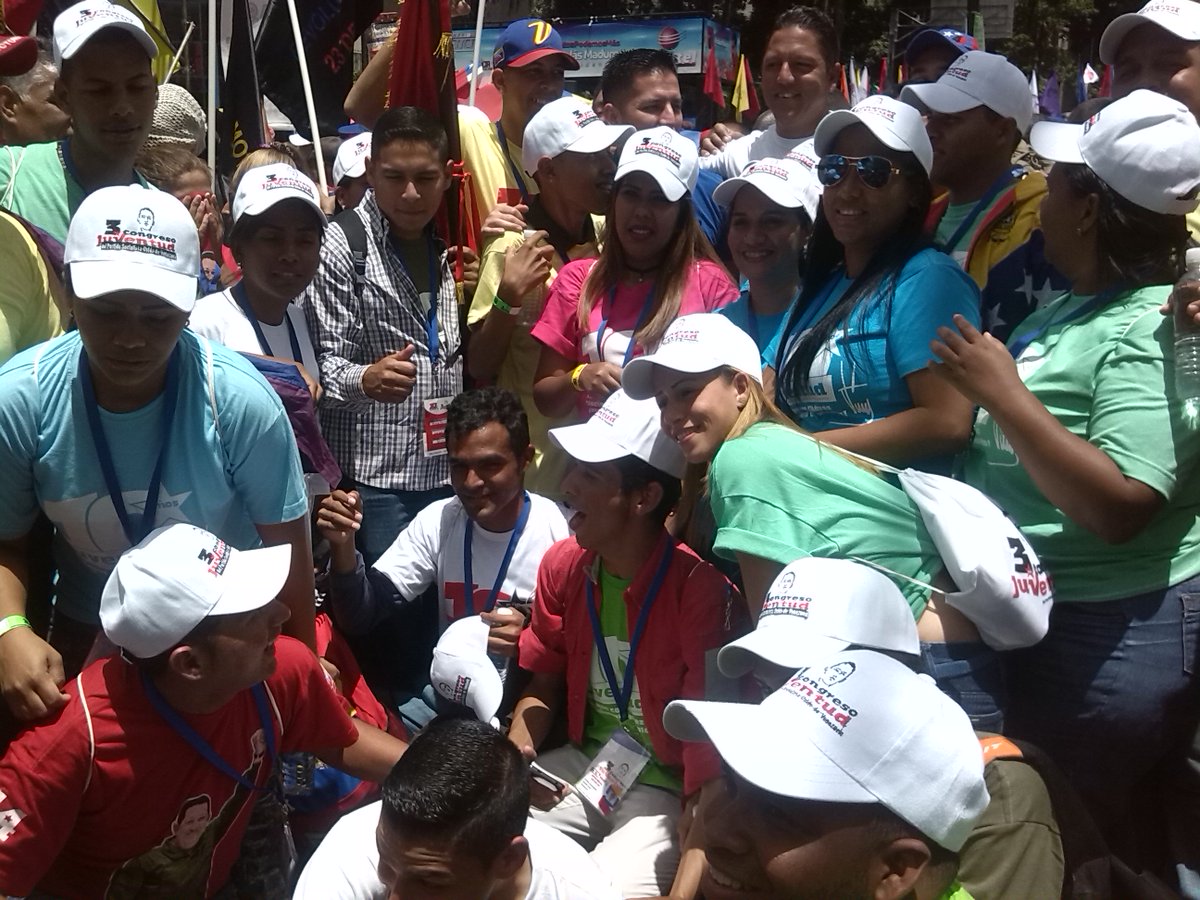 FACSTT's tweet photo. #FACSTT Activxs en La Gran Marcha Antiimperialista xq #VenezuelaSeRespeta @NicolasMaduro @dcabellor @taniapsuv @dariovivaspsuv @PartidoPSUV https://t.co/Z7E8Jqr1Gh