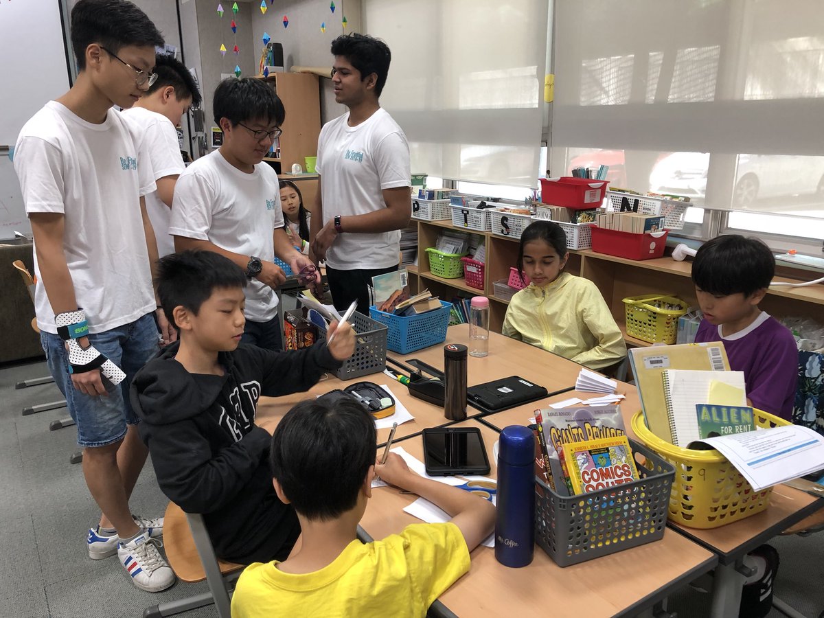 shim_minhee's tweet photo. #gsissew2018 Gr.11 homeroom is working with elementary students to creat lollipop and Bible verse gifts for the local community. https://t.co/t8tNEL2ZmF