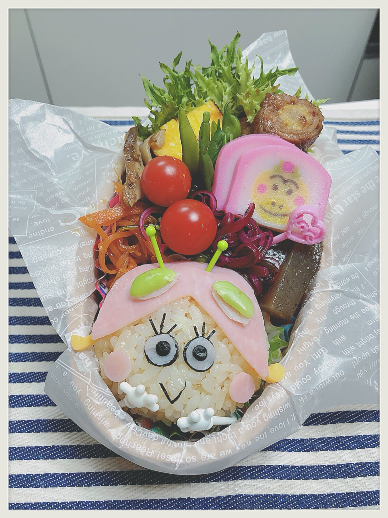 ぱんだまん 今日のお弁当 アゲルちゃん はなかっぱくんはかまぼこで参戦してまーす 艸 お弁当 キャラ弁 はなかっぱ アゲルちゃん お弁当作り楽しもう部 メインは肉巻き 今日もがんばろう T Co Awm5rhpjwn Twitter