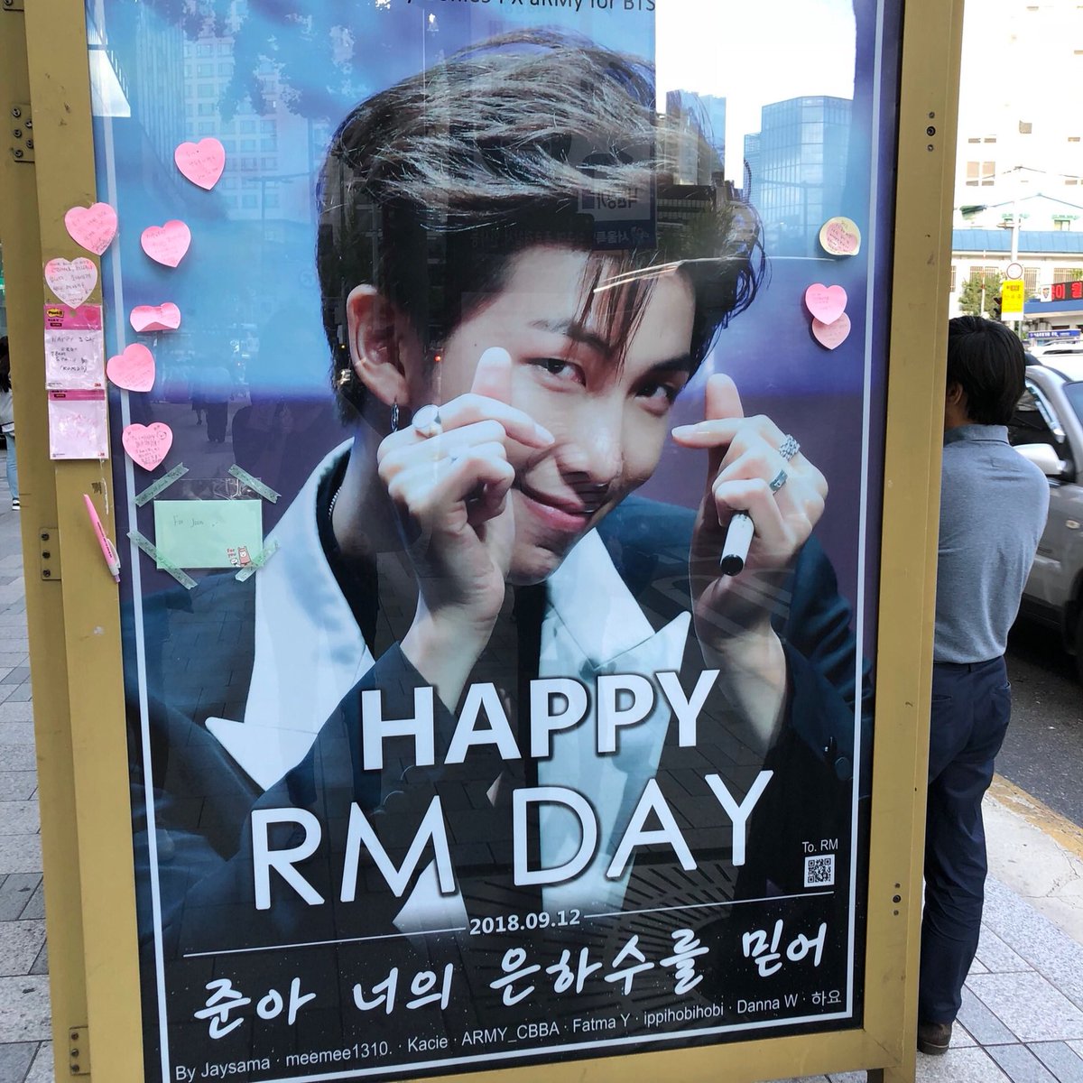 GoldenChildfan1's tweet photo. Happy birthday KIM NAM JOON🎂🎊 My handsome oppa 😍💙😘best wishes 🎊 https://t.co/k89HYRE8w7