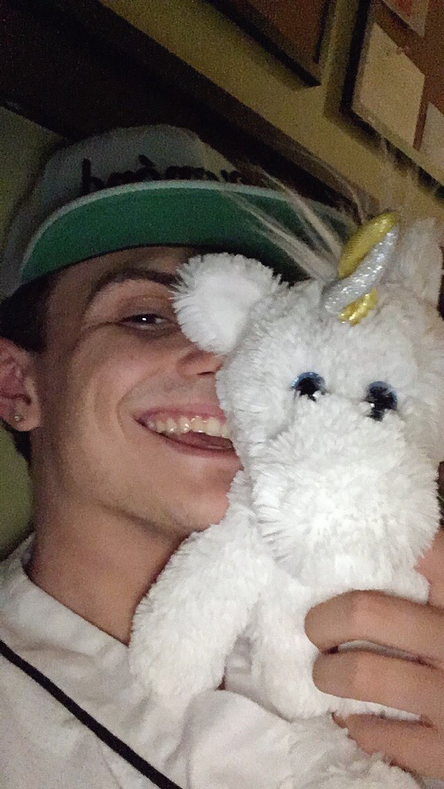 issa unicorn 🦄 💛