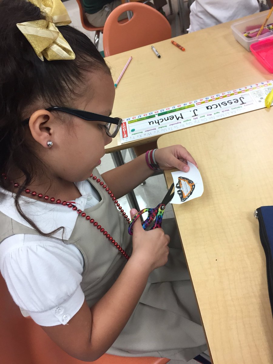 MonicaNikaleal's tweet photo. #monarcheroes @PineyElem Ready for โJourney North Symbolic Monarch Migrationโ ๐๐๐ฆ! @journeynorthorg @EcoSchoolsUSA @HISDGoGreen @HISD_Advanced https://t.co/u65x51JlD1
