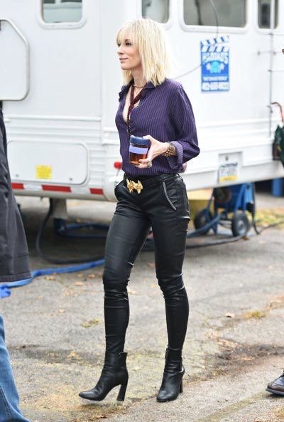 no se si lo que quiero es la infusión o te quiero a ti <a href="/LouOceano/">Lou ∞</a>  por favor deja de ser tan sexy porque acabarás haciendome cruzar la calle para cambiarme de acera si cada vez que te pido algo me lo traes asi