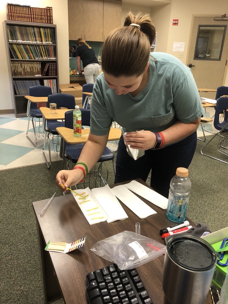 FLHSTX's tweet image. Biology class: testing the pH (acidity) value in a number of different solutions: Sprite, cleaning products, balsamic vinegar, and sports drinks.#soaringatfaith #pHtesting
