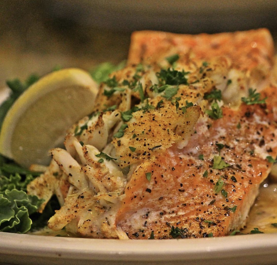 OldeTowneInn's tweet photo. Happy #TasteyTuesday #FoodLovers! Treat yourself to the best of MD!🦀 Try our signature Jumbo Lump Crab Stuffed Salmon w/garlic mashed potatoes &amp; fresh green beans to add fun and flavor to your week! It's Simply irresistible!😋  🥂🥘🍤🥟🥙🍷 #OTI #OldeTowneInn #seafood https://t.co/Fsctk5nqez