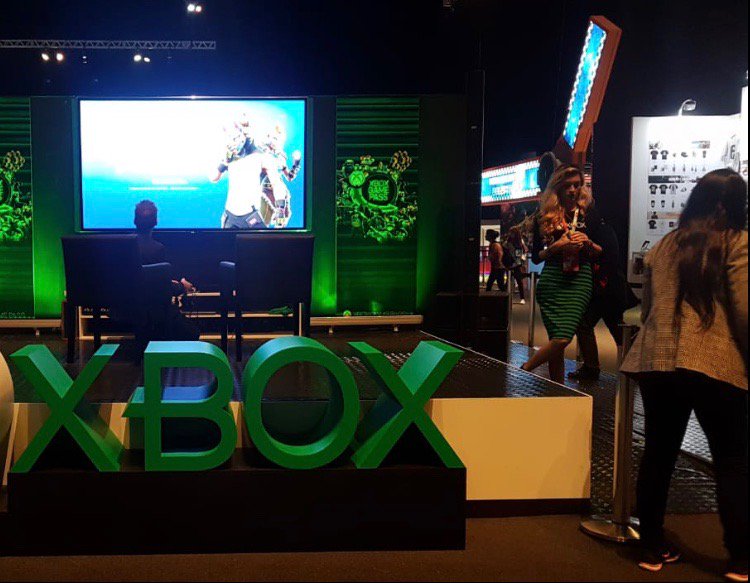 XboxBR's tweet photo. Imagens valem mais que mil palavras! Obrigado todo mundo que foi na @GameXPoficial 2018 ver de pertinho o #XboxExperience!
E fique ligado que iremos levar essa experiência para outras regiões ainda este ano! 😉 https://t.co/K5NtXu4fCG