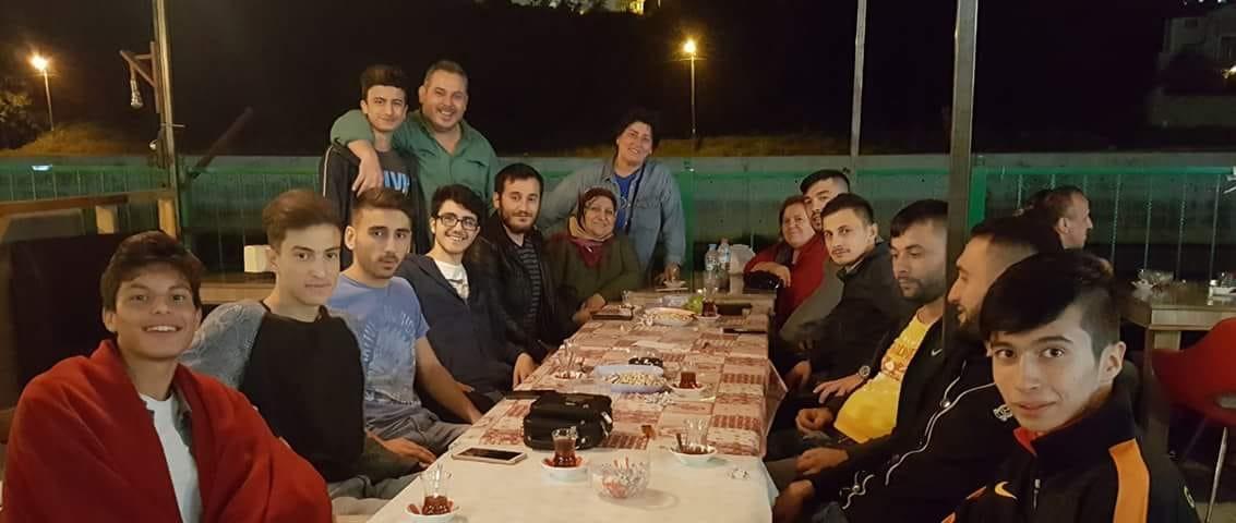 aklisedevrek's tweet photo. Ak Parti Devrek gençlik kolları başkanımız Serdar davulcu ile sohbet edip bazı konularda istişare ettik #aklisedevrek #devrekakgenclik https://t.co/40Acm1PX2w