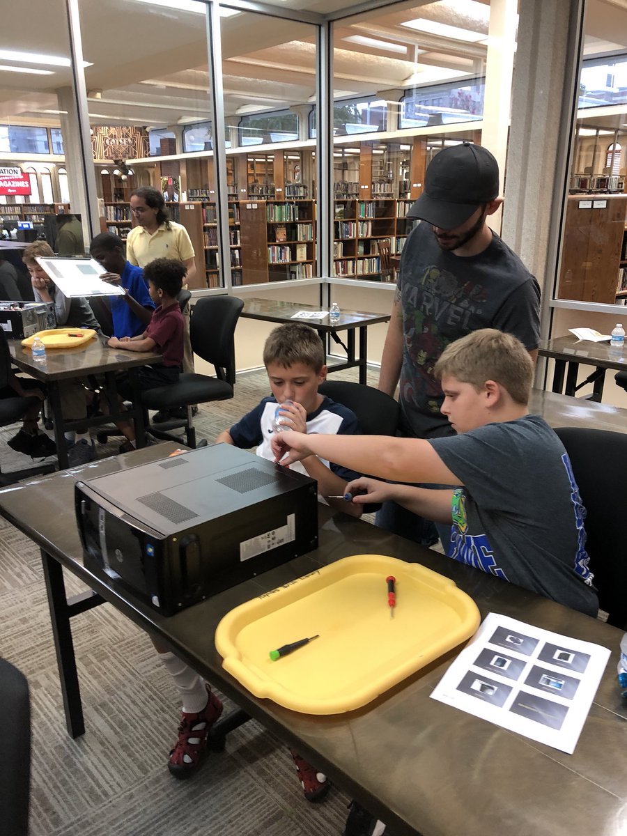NSU_SoBUS's tweet photo. @NSULA Computer Information Systems students teaching the next generation of Tech Innovators and Entrepreneurs at the @RapidesLibrary @choosecenla @DrKilcoyne #NSUDemonsCodingClub https://t.co/dUPA5n2j9M