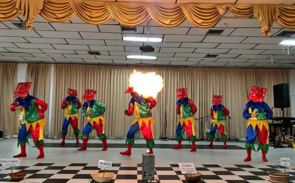 SecEducacionBAQ's tweet photo. ¡Felicidades a nuestros #ProfesDePrimera! El grupo folclórico 'Yo amo enseñar y bailar', conformado por docentes de nuestras instituciones educativas distritales, representará al Atlántico en el III Encuentro Folclórico y Cultural fase nacional. ¡Vamos por la final! https://t.co/lKFAljdCBa