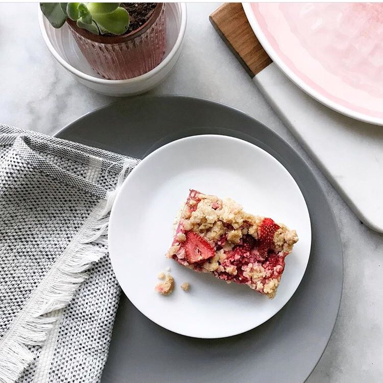 The Polly Fox (@thepollyfox) on Twitter photo Friends. We’re over here clinging onto the last little bits of summer, with a stockpile of frozen-from-fresh <a href="/maanfarms/">Maan Farms</a> strawbs.
-
And so: Strawberry Crumble Bars. Fight off Fall for just a little longer.
-
#thepollyfox
#glutenfree
#vegan
#locallove Friends. We’re over here clinging onto the last little bits of summer, with a stockpile of frozen-from-fresh <a href="/maanfarms/">Maan Farms</a> strawbs.
-
And so: Strawberry Crumble Bars. Fight off Fall for just a little longer.
-
#thepollyfox
#glutenfree
#vegan
#locallove