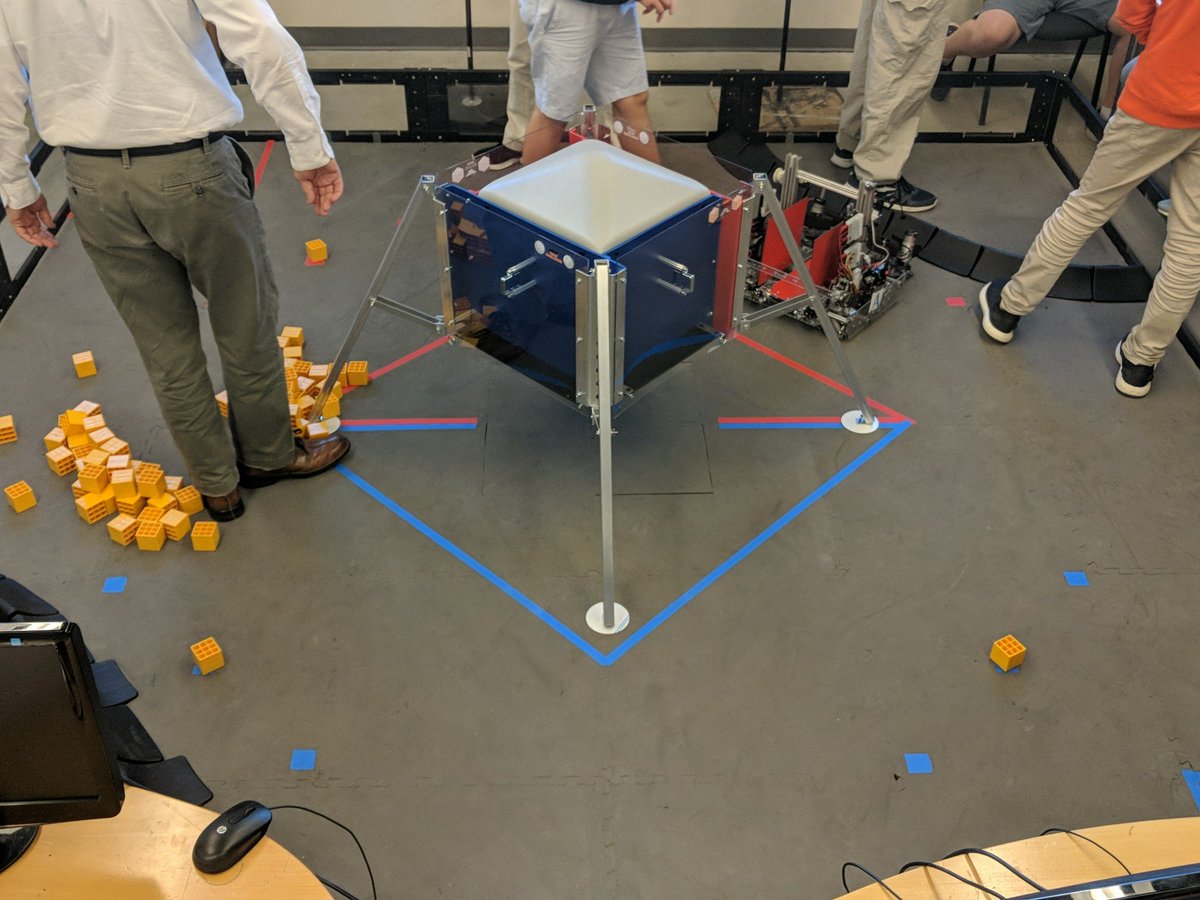 WiscoRobotics's tweet image. Got that new field smell....

#RoverRuckus #omgrobots #firstlaunch2019 #FIRST #FTC