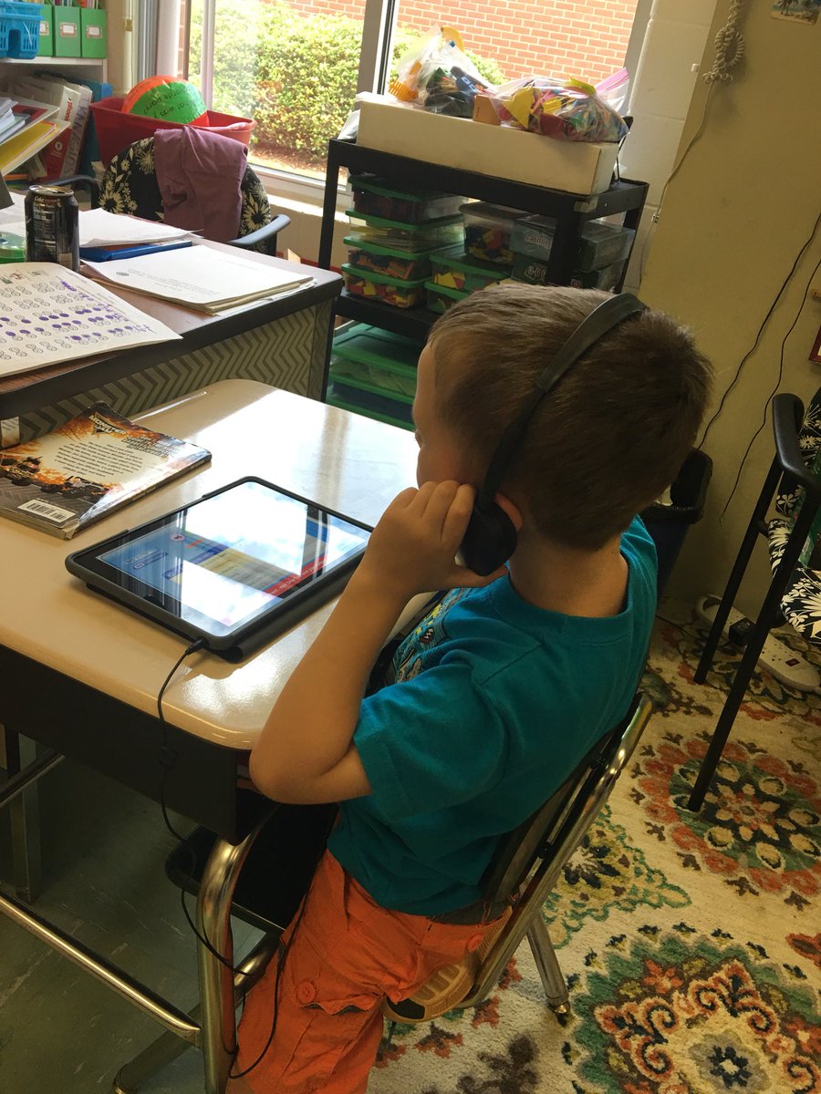 jenwarlick's tweet photo. #lovingliteracystations #onehope #nhebrighknights https://t.co/AWYdwiKOGl