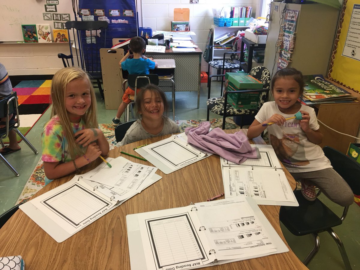 jenwarlick's tweet photo. #lovingliteracystations #onehope #nhebrighknights https://t.co/AWYdwiKOGl