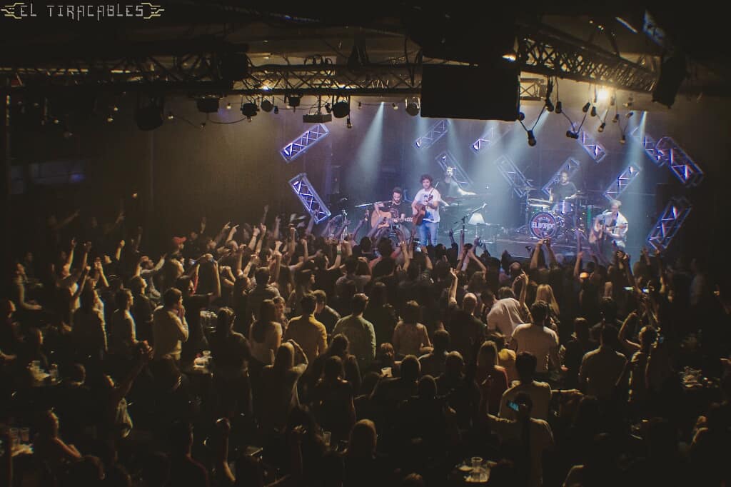 eltiracables's tweet photo. @elbordoficial nos regaló dos dulces y mágicas noches 
#elbordo #20años #acustico #instanteeterno #latrastienda #santelmo #BuenosAires https://t.co/vM8bxLEdEl