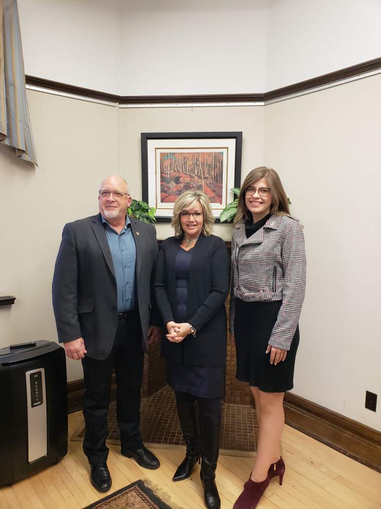 VegrevilleAB's tweet photo. The Town of Vegreville Mayor, Tim MacPhee met today with MLA Jessica Littlewood and the Minister of Infrastructure Sandra Jansen to discuss potential opportunities for Vegreville @SANDRAYYCNW @JLittlewoodNDP #Vegreville #ABInfrastructure https://t.co/qcengsBDIb