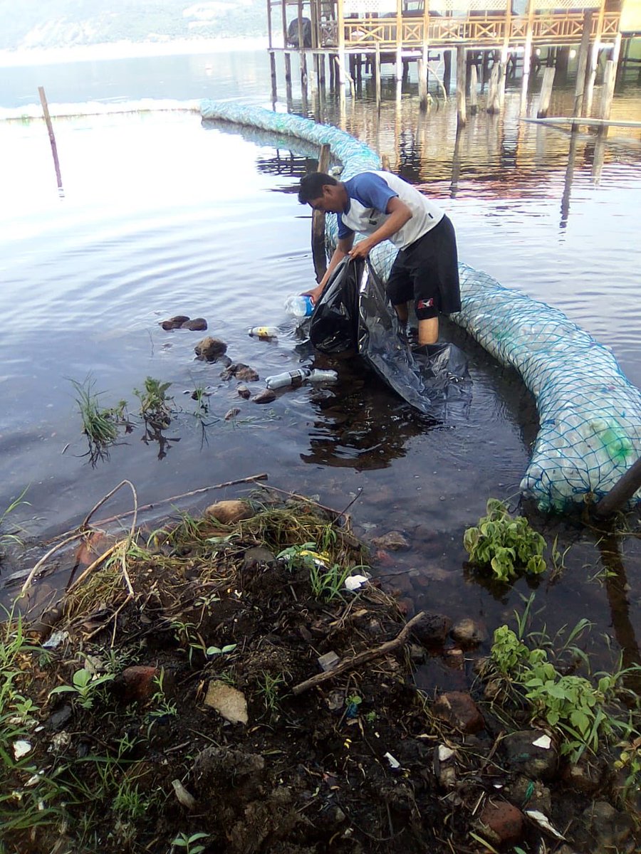 ACoatepeque's tweet photo. El auxilio de las 3 Eco-Bordas ha evitado que un promedio de 90 Lbs de basura ingrese al Lago de Coatepeque después de las tormentas
#fundacioncoatepque #todobluesv #conservacionlagocoatepeque #accioncoatepeque #Limpiaton #bioborda #piensaazulactuaverde #biobordaslagodecoatepeque https://t.co/4p9vErl3aO