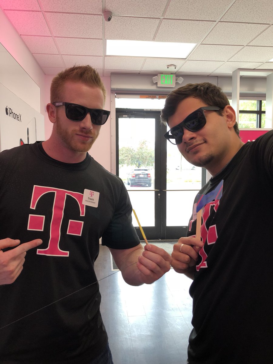#EDUBNation rocking the new Note9 with the #Note9SPenSelfieContest #TMobile