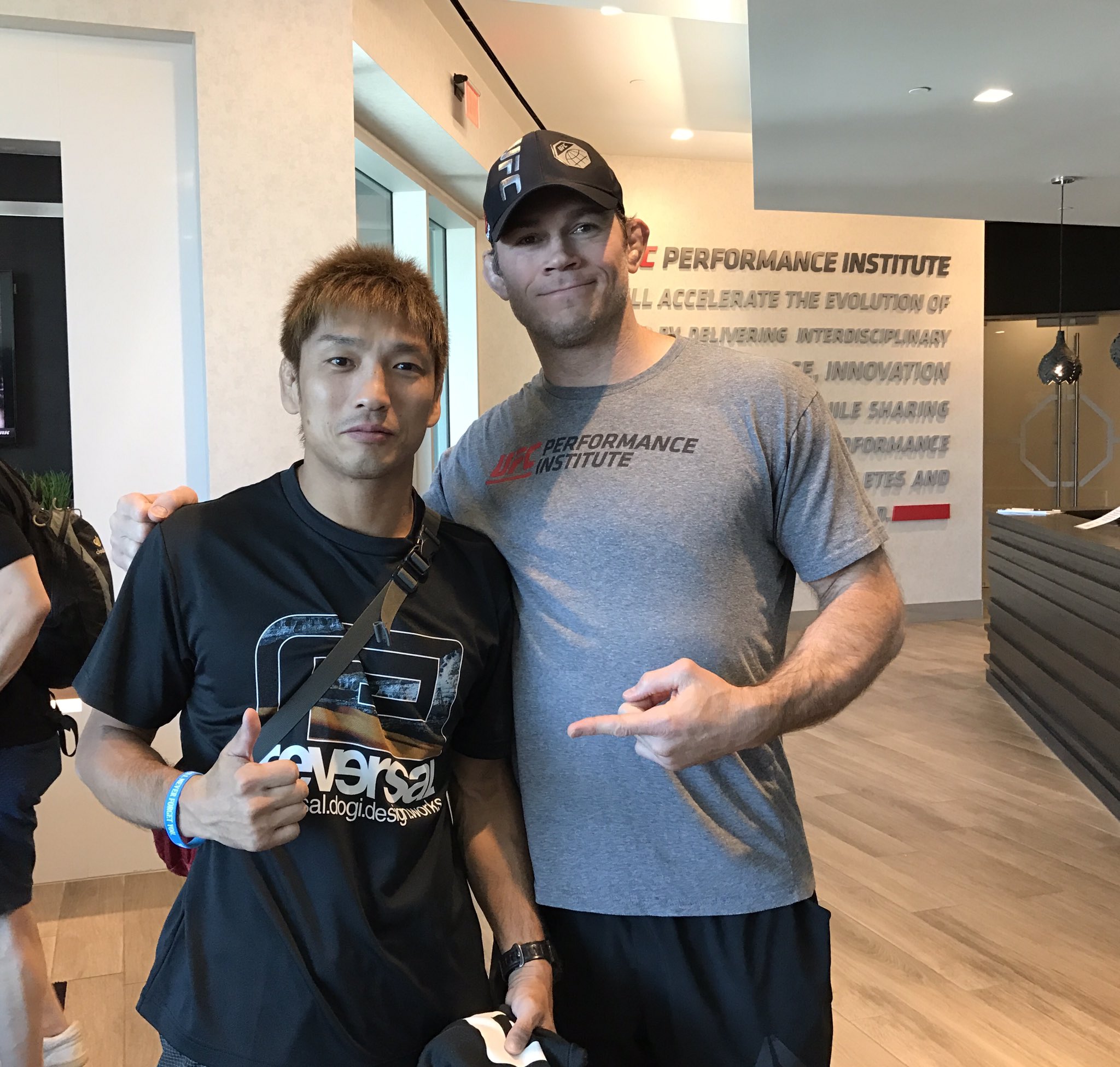 所英男 Ar Twitter Ufc本社の設備を フォレストグリフィン選手が案内してくれました 所英男 Ar Twitter Ufc本社の設備を フォレストグリフィン選手が案内してくれました
