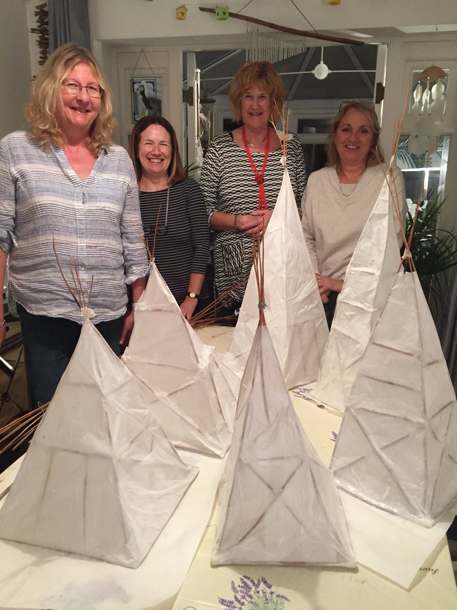 helenwheelock1's tweet photo. Lovely therapeutic evening making lanterns ready for clevedon lantern parade on 10th October #WorldMentalHealthDay @NSomWarriors @AWPNHS #clevedon #artsforhealth https://t.co/L1S4Xm6jxw