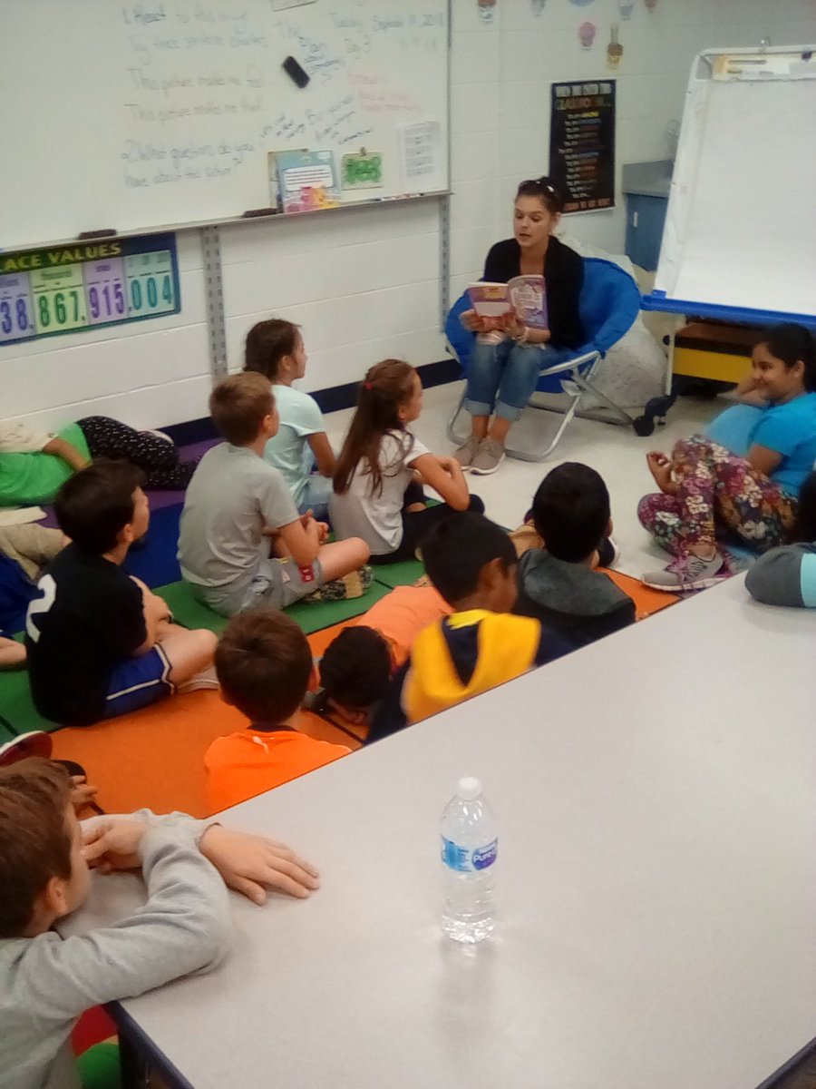 EWhiteside59's tweet photo. #krycanions enjoying a visit from our first mystery reader of the year! 
#mysteryreader #readaloud #welovebooks https://t.co/1hTlpgD3FY