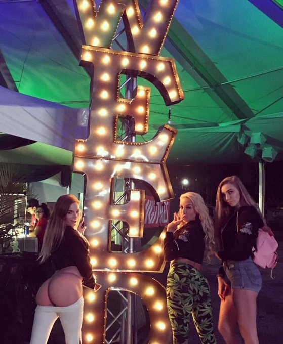 @carmencalixxx  happy bday baby!! Wish we had more pics 💕 https://t.co/zJojcHSJfP<a class="tags" href="/tag/carmencalixxx">@carmencalixxx</a><a href="/tag/fan"class="tags"><span>#fan</span></a>