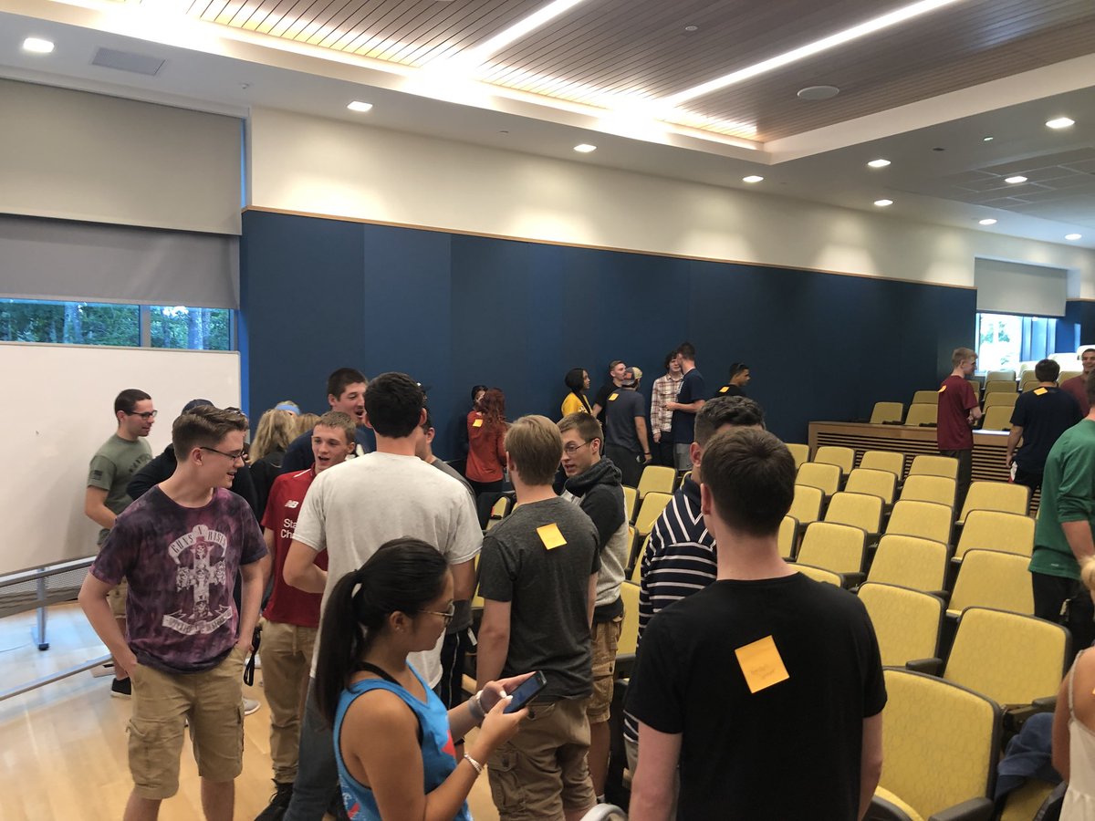 umd_deca's tweet photo. Kicked off the year with a good, old-fashioned ice breaker! It was so great to see so many new, motivated faces! See you all next week. #CDECA 🔷 https://t.co/FhdWNI6suO