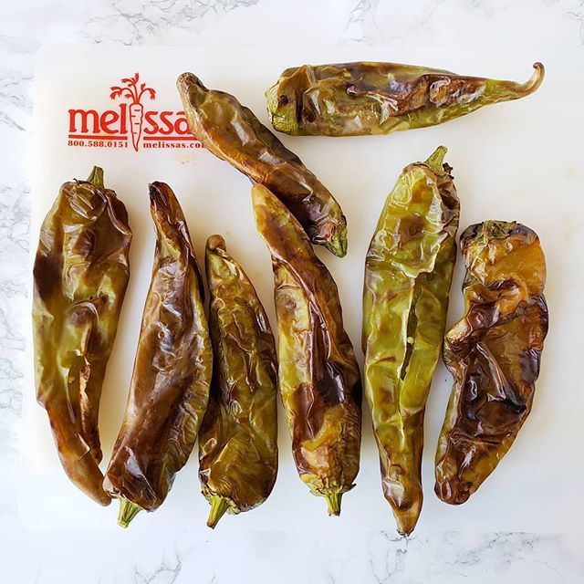 Shockinglydlish's tweet photo. Roasting the last of the Hatch chiles and putting them in the freezer so we can have some Hatch heat all winter long. Their season is over in mere days, so if you see any in the market, grab them!
#hatchmatch
@melissasproduce https://t.co/YJMKkb8kMg https://t.co/vAMIyP8veg