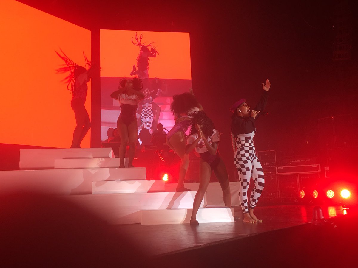 ToniVbooks's tweet image. Tonight @JanelleMonae showed us love, passion and how to be free forever. Thank you. Thank you. Thank you. 💜 #DirtyComputerTour #JanelleMonae