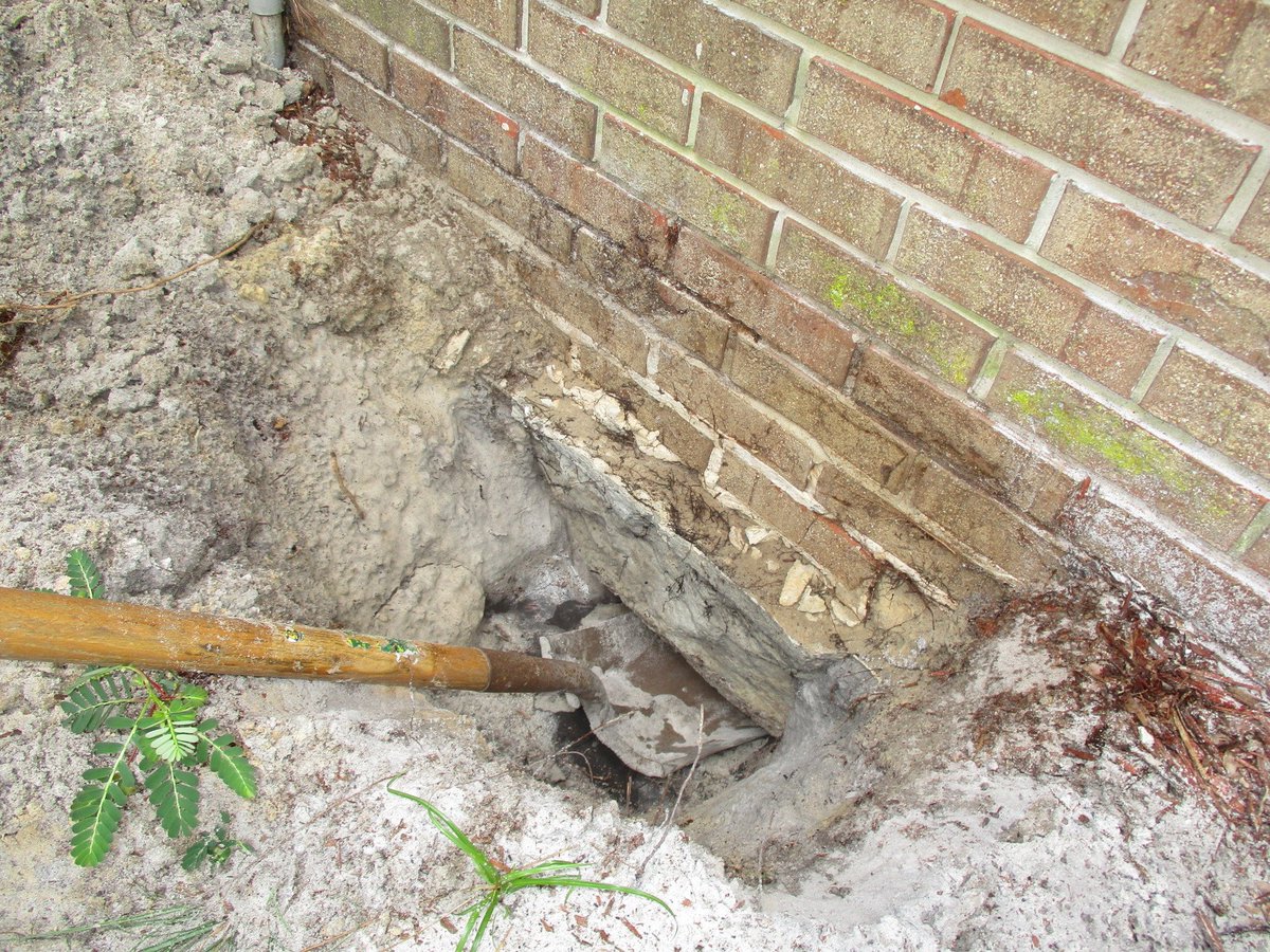 Capillary action anyone? Great article on LinkedIn by Andrew Kester on how easily concrete slabs can wick moisture. Witty and informative. 
~
linkedin.com/pulse/capillar…
~
#buildingscience #capillary #concretslabs