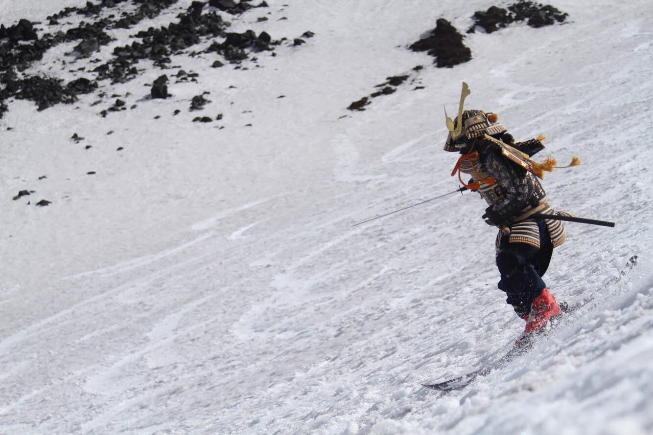 ゲレンデに武将がいるww甲冑着てスキーとかかっこよすぎ！！