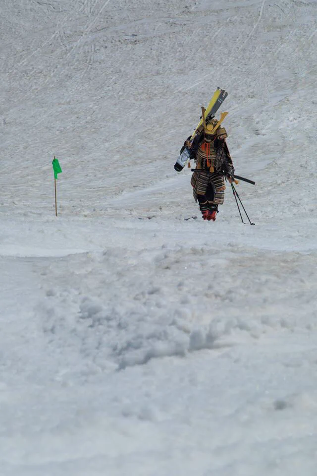 ゲレンデに武将がいるww甲冑着てスキーとかかっこよすぎ！！