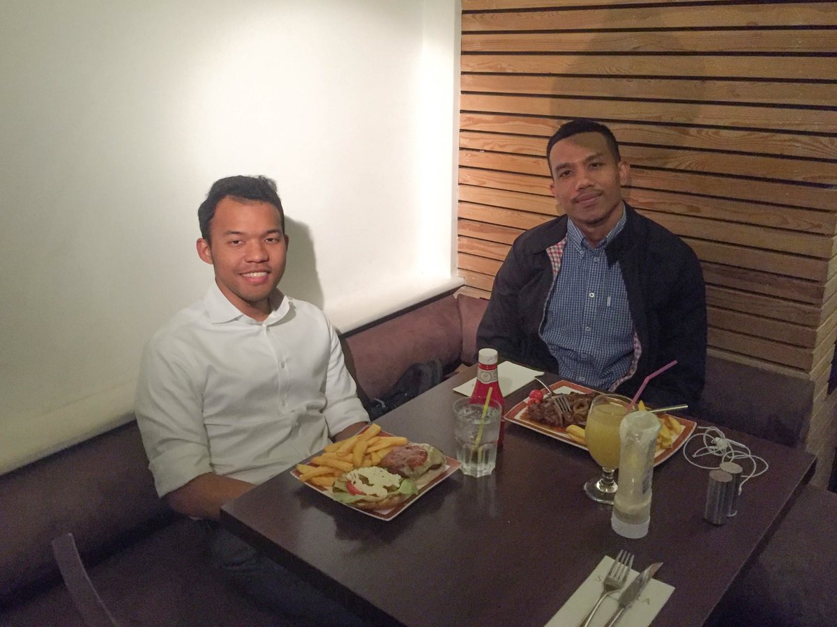 MHanifMNassir's tweet photo. 110918 | (Very) long lost friend in London. #PaLS #SMIH #Generasi12 https://t.co/lU1mMxck23