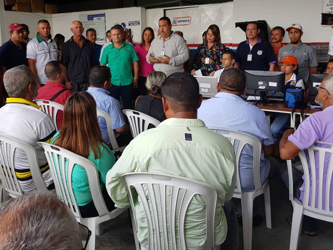 rafaelcalles's tweet image. Dando respuesta al Censo realizado a través del @CarnetDLaPatria. El día de hoy por ordenes del Presidente @nicolasmaduro entregamos cauchos al sector transporte de nuestro Estado. Todo esto para seguir preparandole un mejor servicio al Pueblo. #11Sep