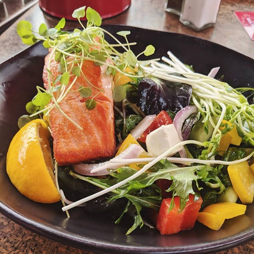 JackTarNZ's tweet photo. Fresh and delicious salmon salad with feta, red onion, cucumber, olives, tomato &amp; mixed leaves. #JackTar
📸 theexampleau https://t.co/S235ikxSTv