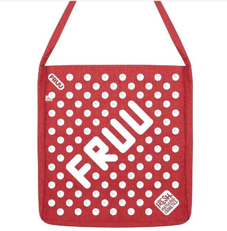 Can you believe this bag used to be plastic bottles?! Nope neither can we. Vibrant red salvaged bags printed for veauty vegan company @fruuurskin #vegan #veganbags #veganbag #salvaged #recycled #organicbags #veganbusiness #customprintedbag #customisedtotebags #cottonbags