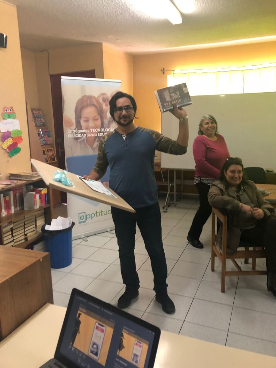 ApptitudCL's tweet photo. ¡Una hermosa experiencia que queremos implementar en los colegios de todo nuestro país! Hoy realizamos el taller de cierre de la intervención #GUD en el colegio San Antonio de #Santiago y premiación de SUPERPROFES destacados :) https://t.co/NQtgDLlprs